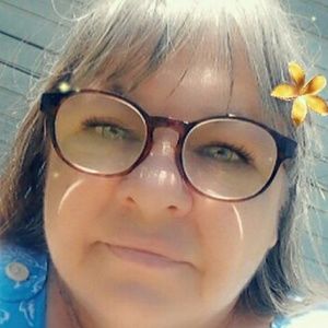 Meet your Posher, Debra